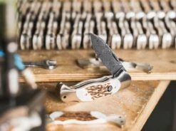 Scout Spearpoint Hirschhorn Damast -Magnum Store boeker manufaktur solingen scout spearpoint hirschhorn damast 112201dam 4 1280x1280