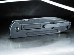 Evade -Magnum Store boeker plus evade 01bo384 4 1280x1280